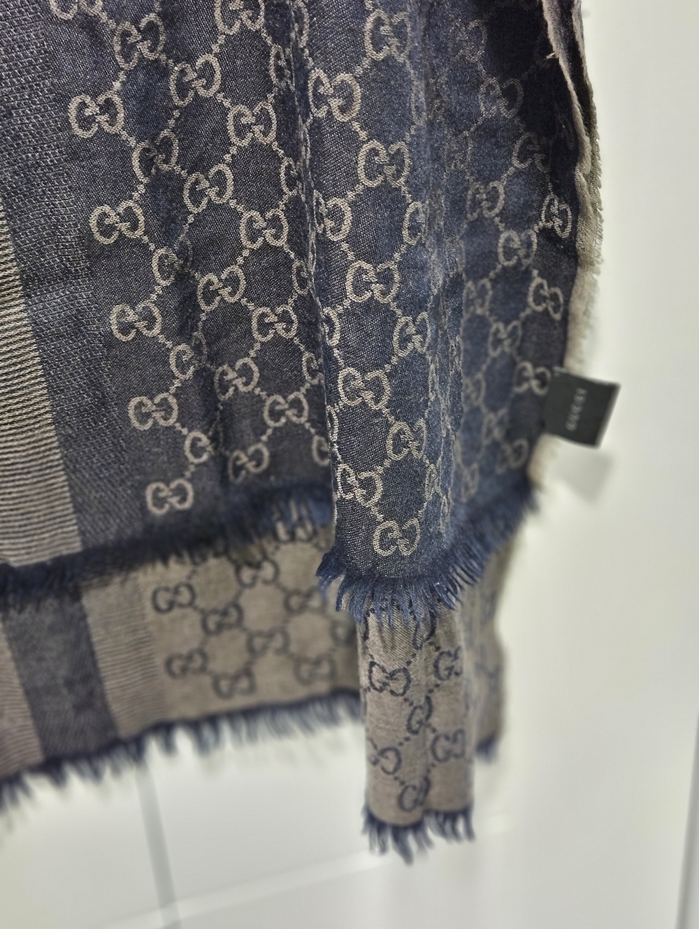 Gucci scarf.Very nice - Picture 2 of 5
